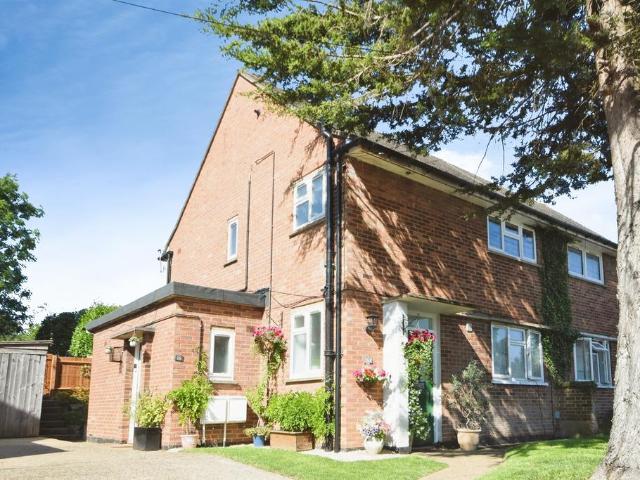 Flat for sale in Great Burstead, Essex