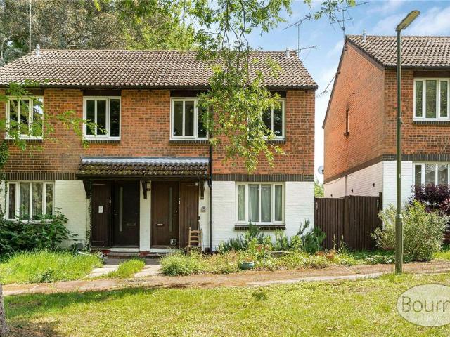 Flat for sale in Woking, Surrey
