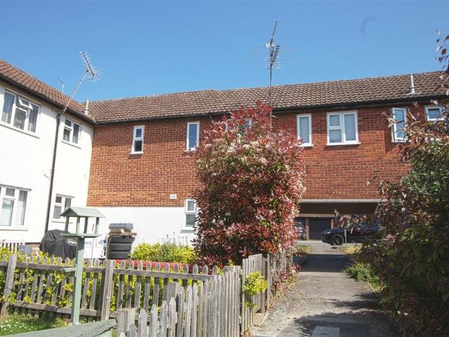 Flat for sale in Queens Park, Billericay