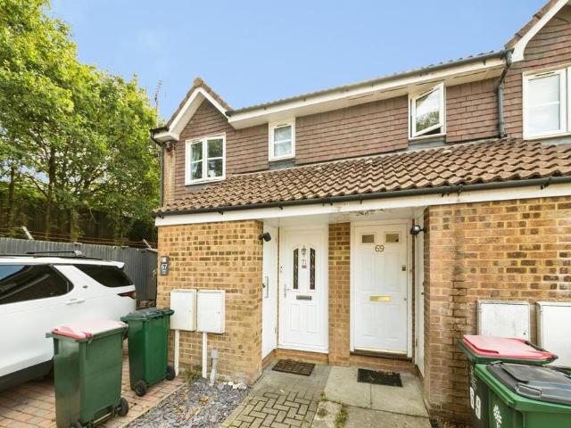 Flat for sale in Maidenbower, Crawley