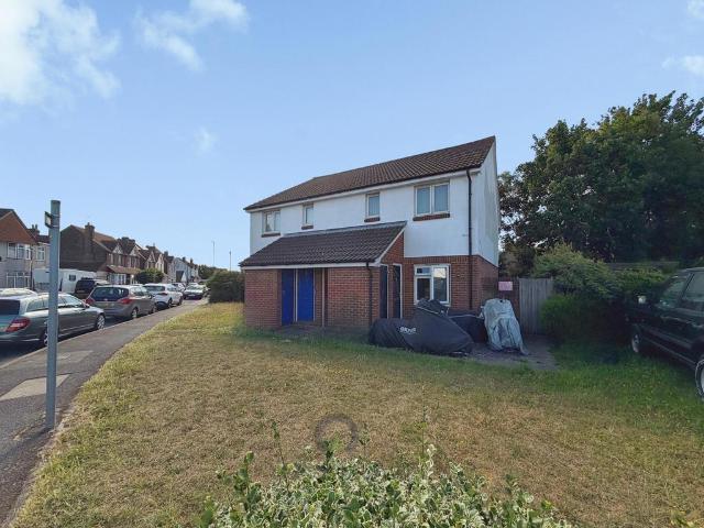 Flat for sale in Barnehurst, Greater London
