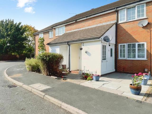 Flat for sale in Pinehurst, East Hertfordshire