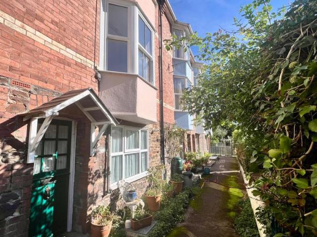 Flat for sale in Strode, Devon