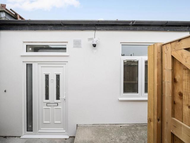 Flat for sale in Crook Log, Welling