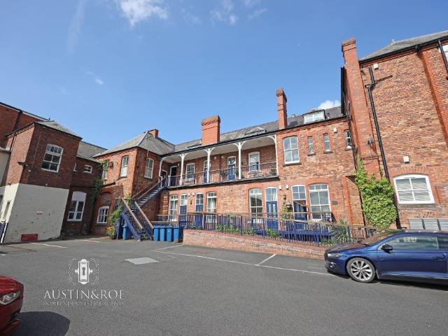 Flat for sale in Stone, Baswich