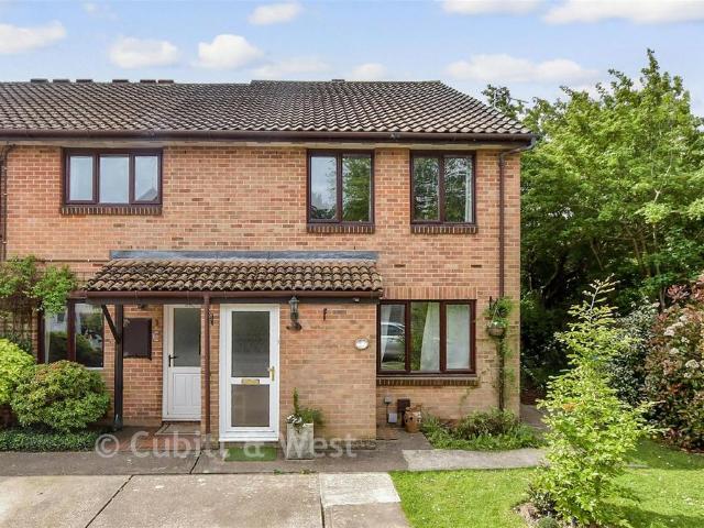 Flat for sale in Wickhurst Green, Horsham