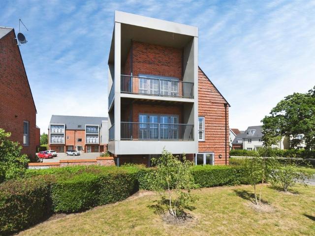 Flat for sale in Chelmsford, Essex