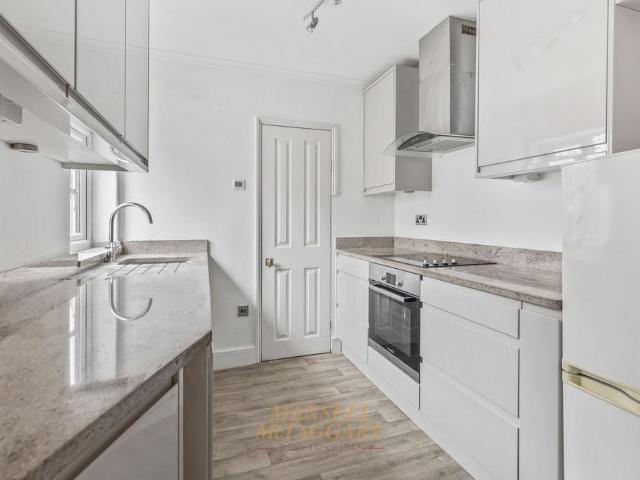 Flat for sale in Sunnyside, Mid Sussex