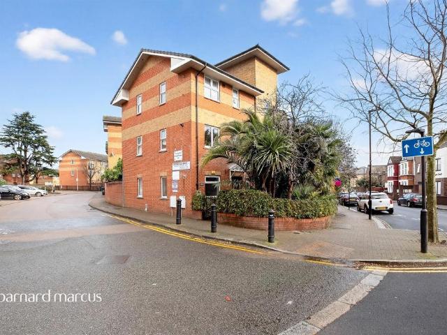 Flat for sale in Tottenham Hale, Greater London