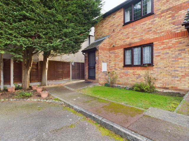 Flat for sale in Essex