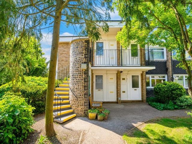 Flat for sale in St Albans, Five Acres