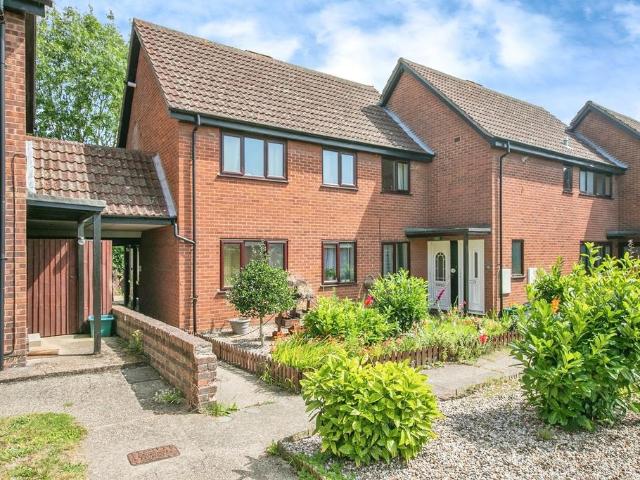 Flat for sale in Highwoods, Colchester