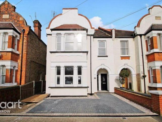 Flat for sale in Wealdstone, Greater London