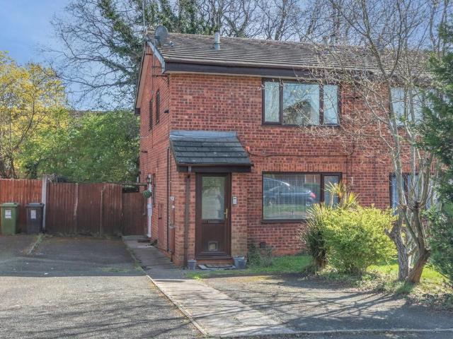 Flat for sale in Redditch, Worcestershire