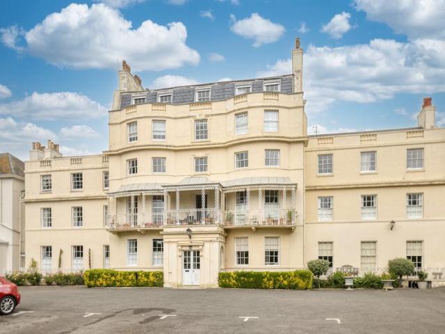 Flat for sale in Acol, Kent
