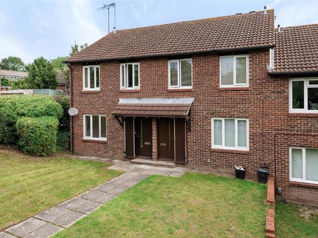 Flat for sale in Crofton, Greater London