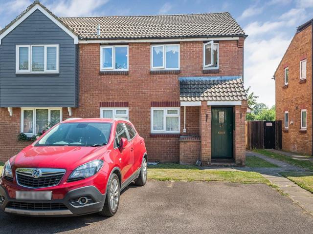 Flat for sale in Fretherne, Hertfordshire