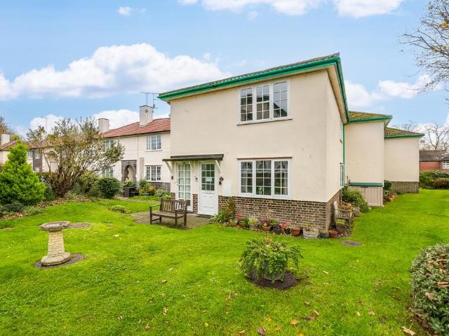 Flat for sale in Fretherne, Hertfordshire