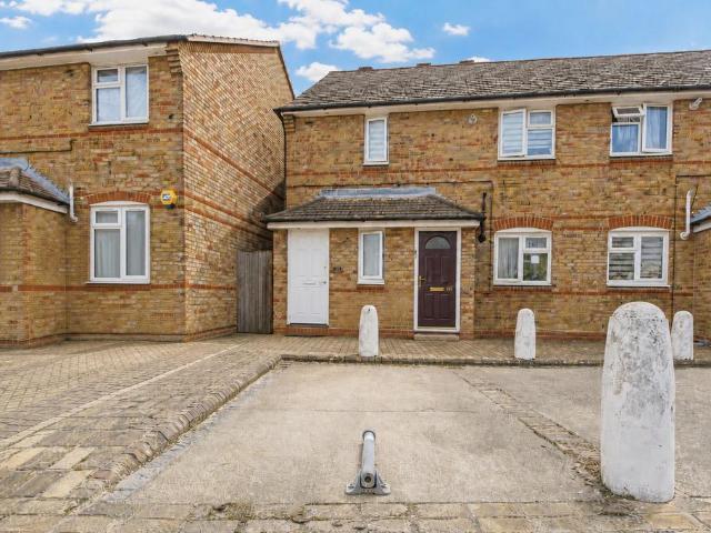 Flat for sale in London Borough of Croydon, Selhurst