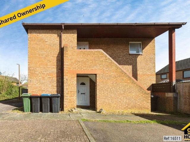 Flat for sale in Monkston Park, Milton Keynes