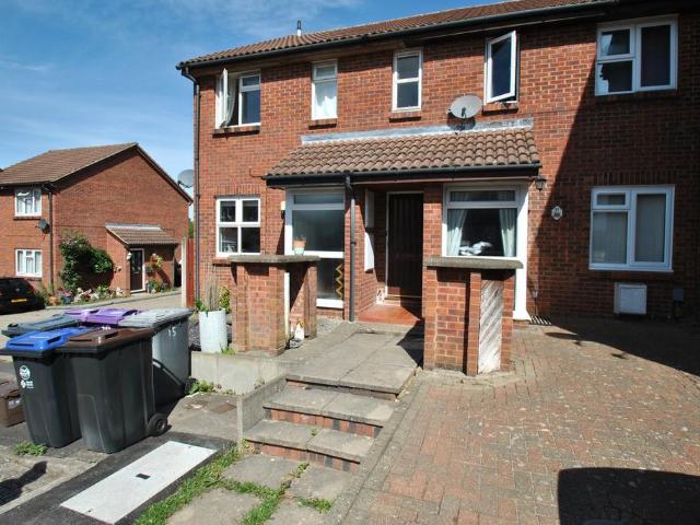 Flat for sale in King's Walden, Hertfordshire