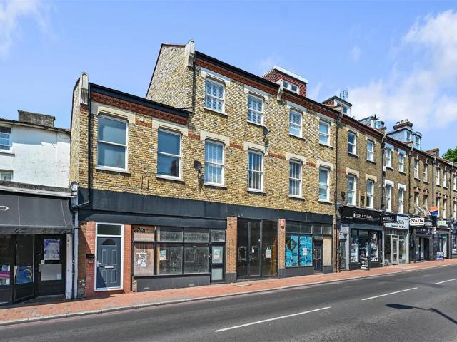 Flat for sale in The Wrythe, Greater London