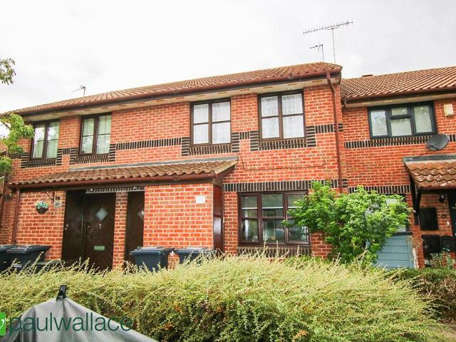 Flat for sale in Cheshunt, Broxbourne