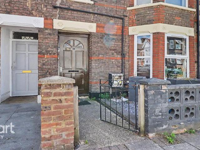 Flat for sale in Spring Park, Luton