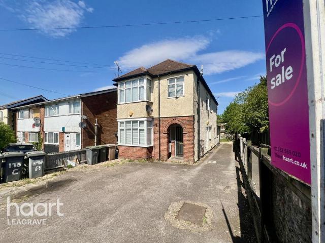 Flat for sale in Spring Park, Luton
