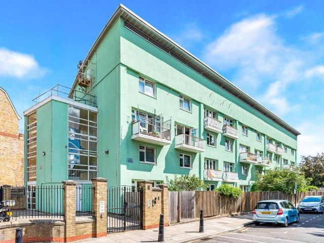 Flat for sale in Bethnal Green, Greater London