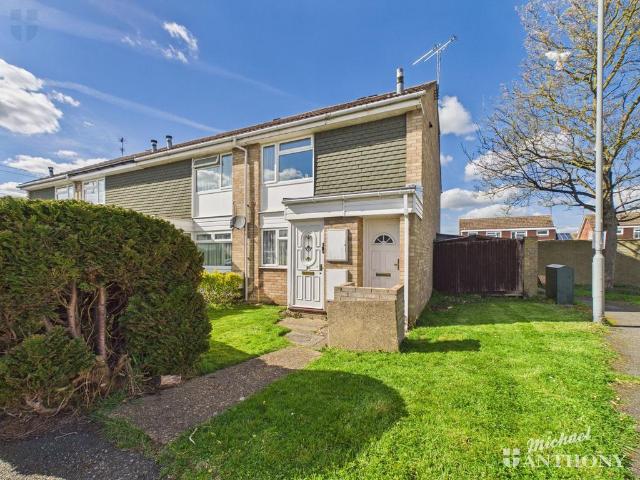 Flat for sale in Southcourt, Aylesbury