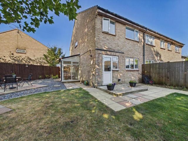 Flat for sale in Repton Manor, Bridgefield