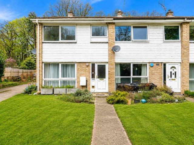 Flat for sale in Five Acres, Hertfordshire