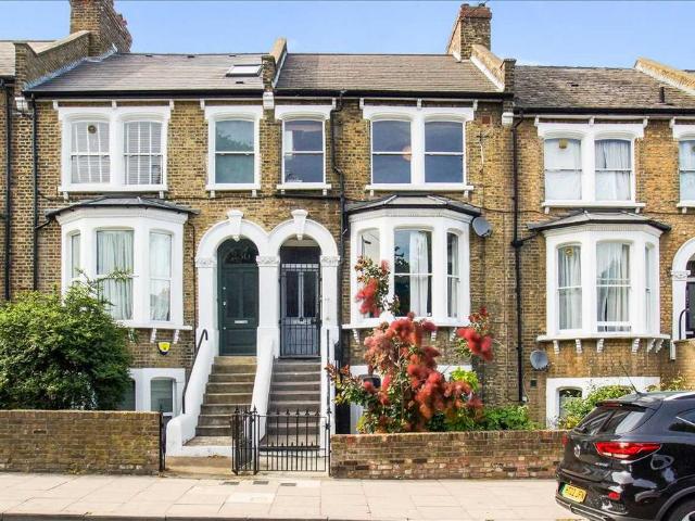 Flat for sale in Archway, Greater London