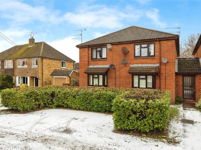 Flat for sale in Westborough, Surrey