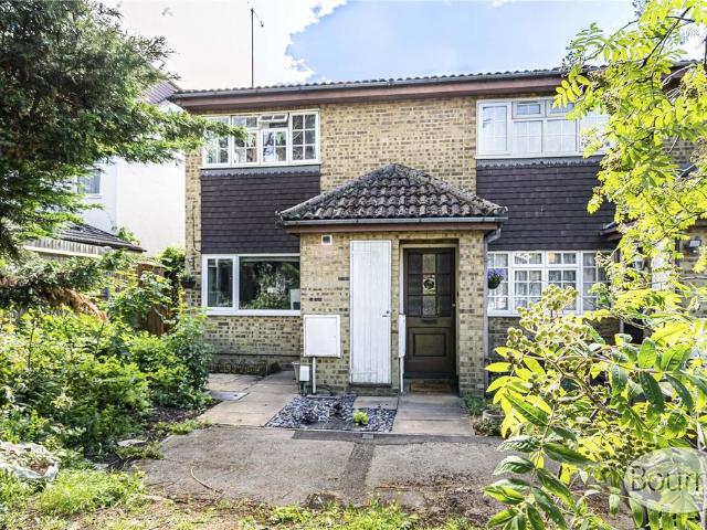 Flat for sale in Sheerwater, Woking