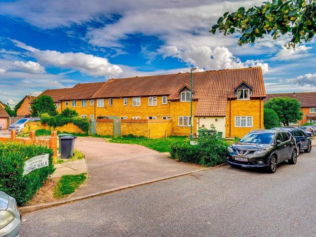 Flat for sale in Monks Orchard, Kent