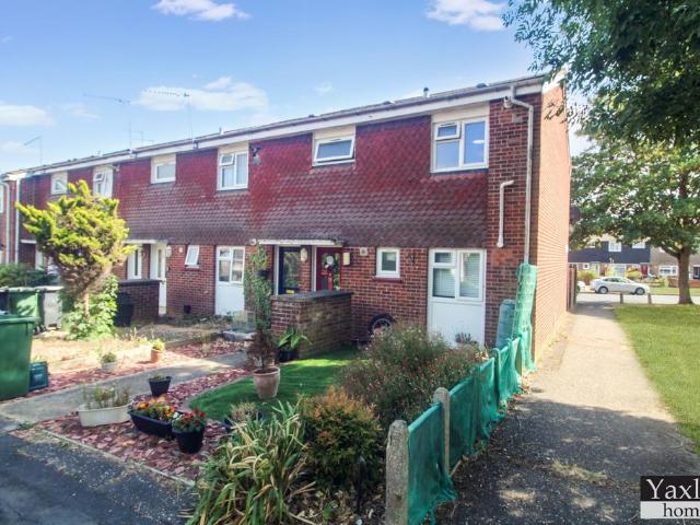 Flat for sale in Chipping Hill, Essex