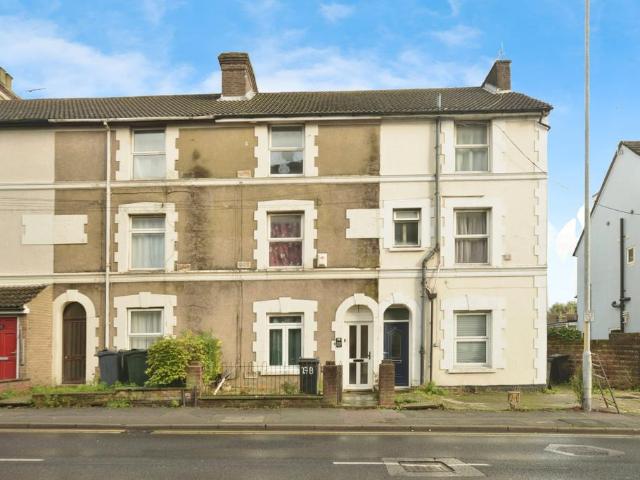 Flat for sale in Repton Manor, Bridgefield