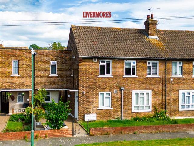 Flat for sale in Monks Orchard, Kent