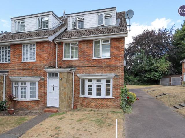 Flat for sale in North Watford