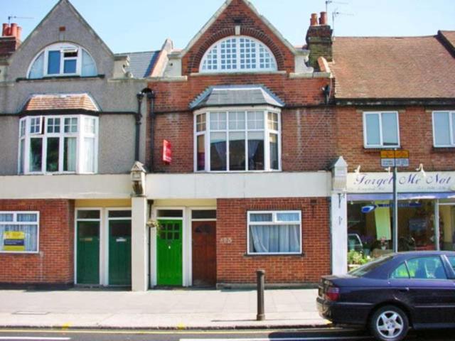 Flat for sale in New Malden, Greater London