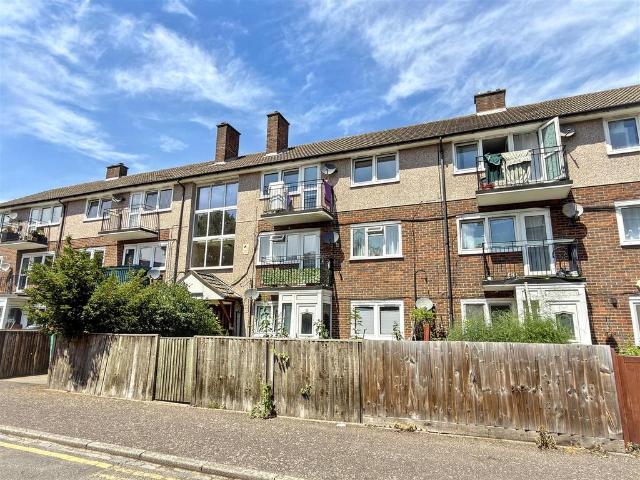 Flat for sale in Stratford Marsh, Greater London
