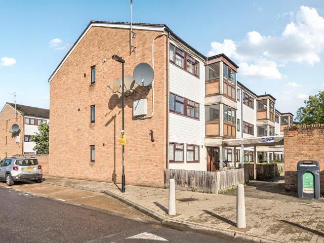 Flat for sale in Tottenham Hale, Greater London