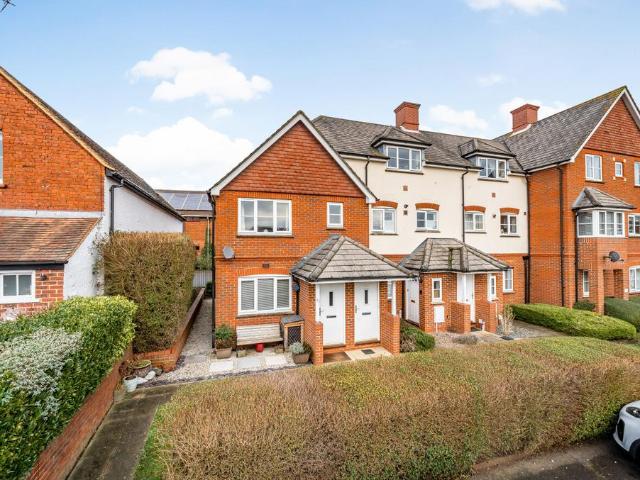 Flat for sale in Emmbrook, Wokingham
