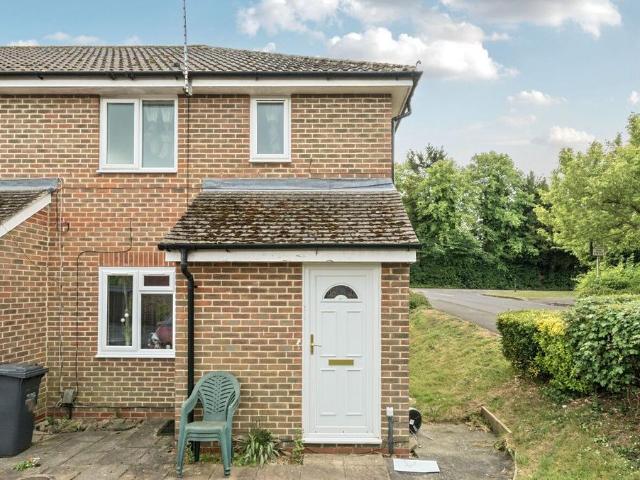 Flat for sale in Barton Stacey, Hampshire