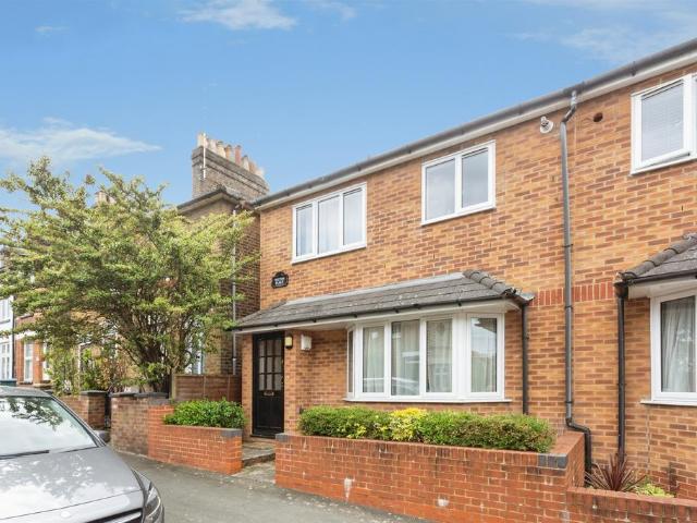 Flat for sale in North Watford, Hertfordshire