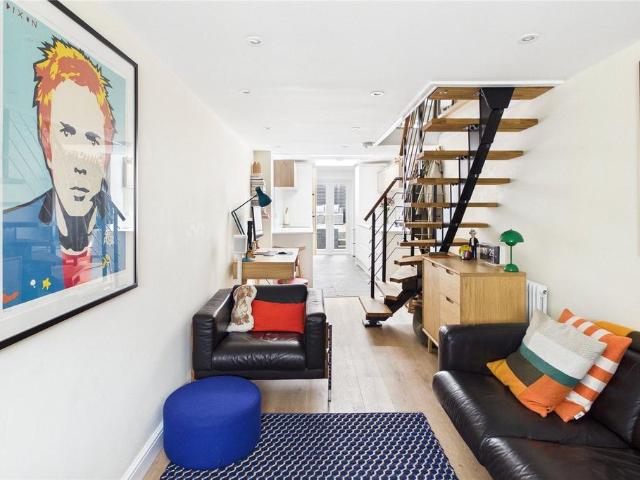 Flat for sale in Tulse Hill, Greater London