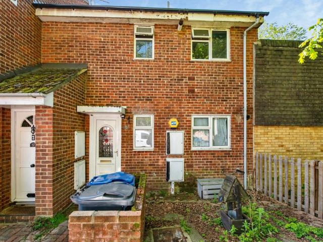Flat for sale in South Ockendon, Essex