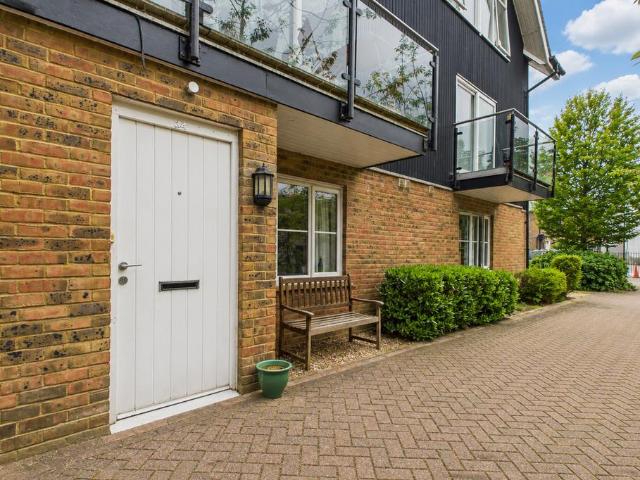 Flat for sale in Pouchen End, Hertfordshire